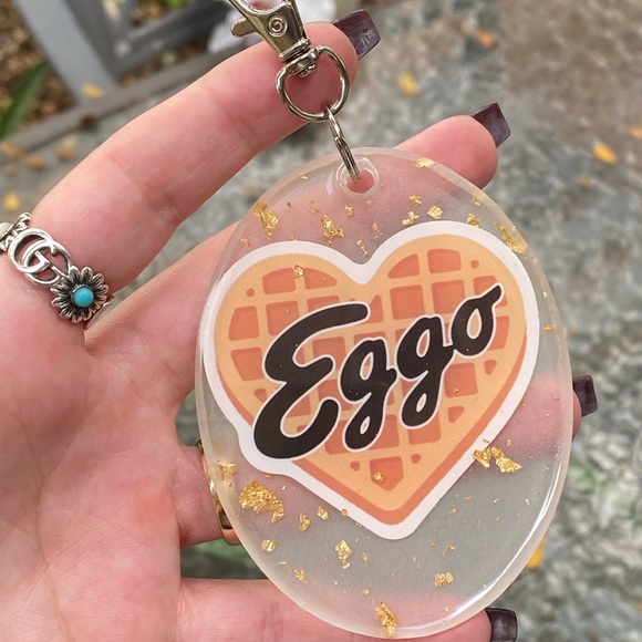 Stranger Things Eleven Eggo Heart Waffle Love Cartoon 🧇 w Gold Flakes Keychain - Picture 10 of 10